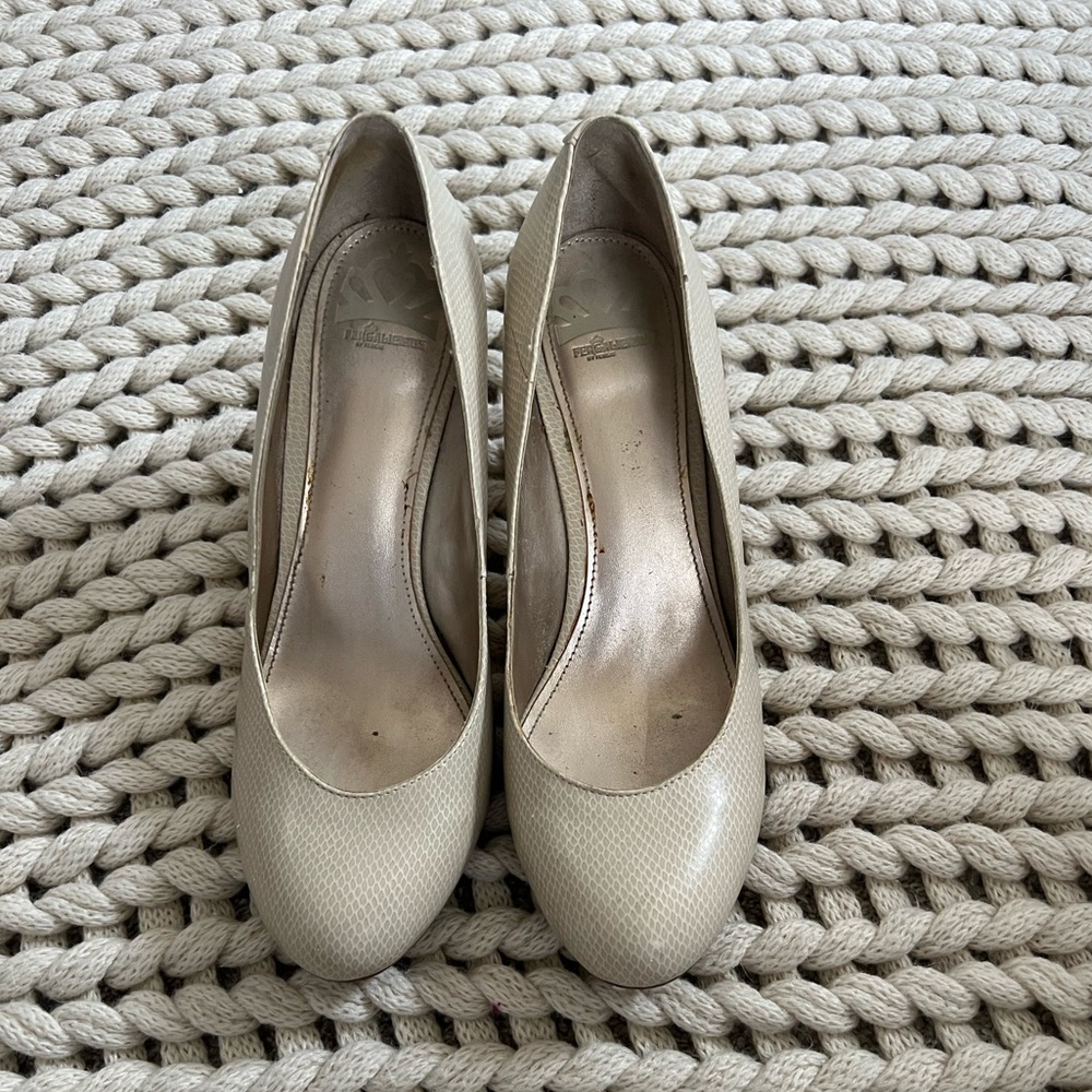 Fergalicious by Fergie tan Utopia pumps size 10